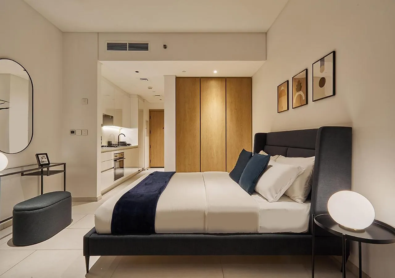 Luxury Studios With Burj Khalifa View - Marquise Square Tower Dubai Apartment