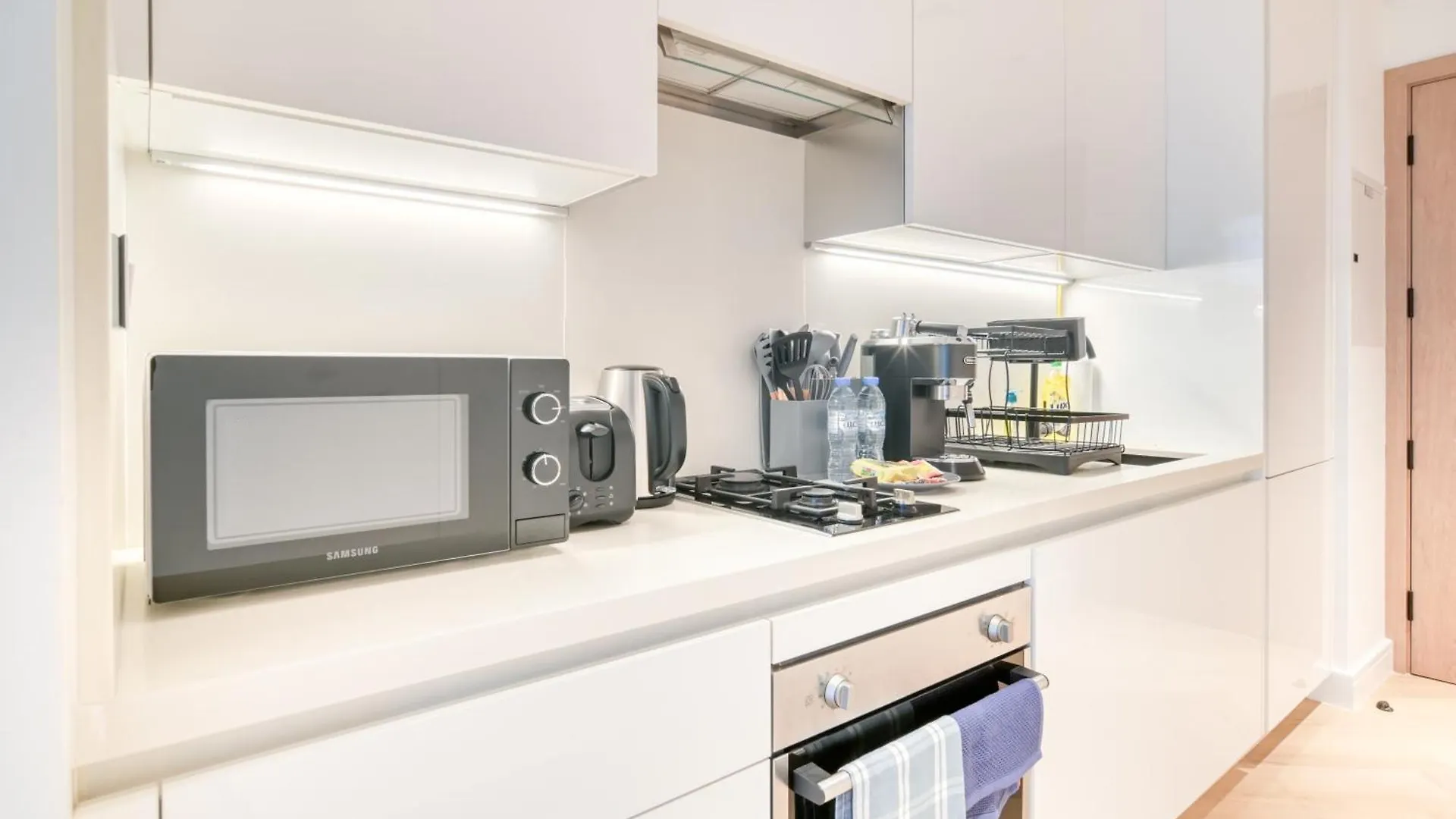 Luxury Studios With Burj Khalifa View - Marquise Square Tower Dubai Apartment